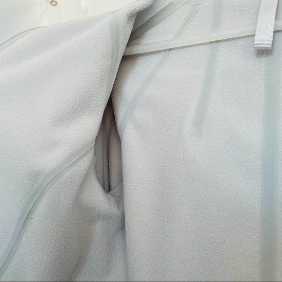 Lululemon Rain Jacket - Picture 13 of 15